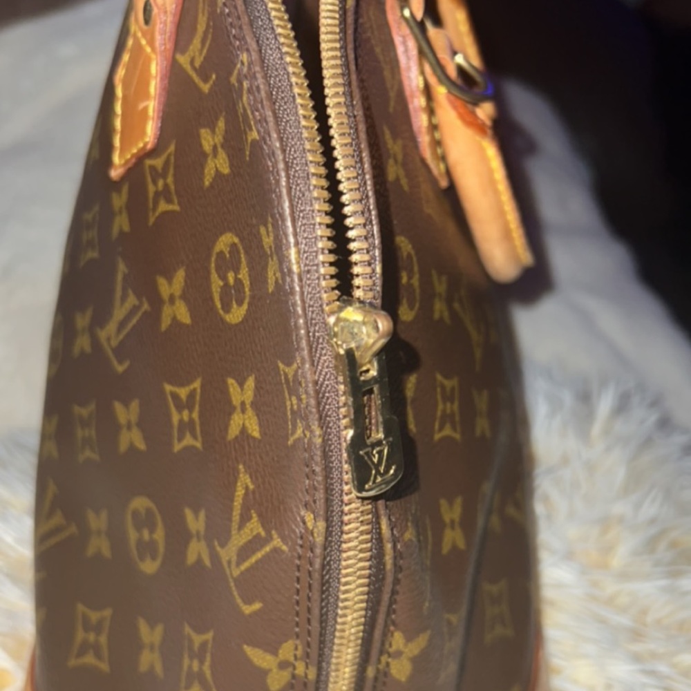 Lv Monogram Alma. Serial / Date Code: Ba0946 - image 4